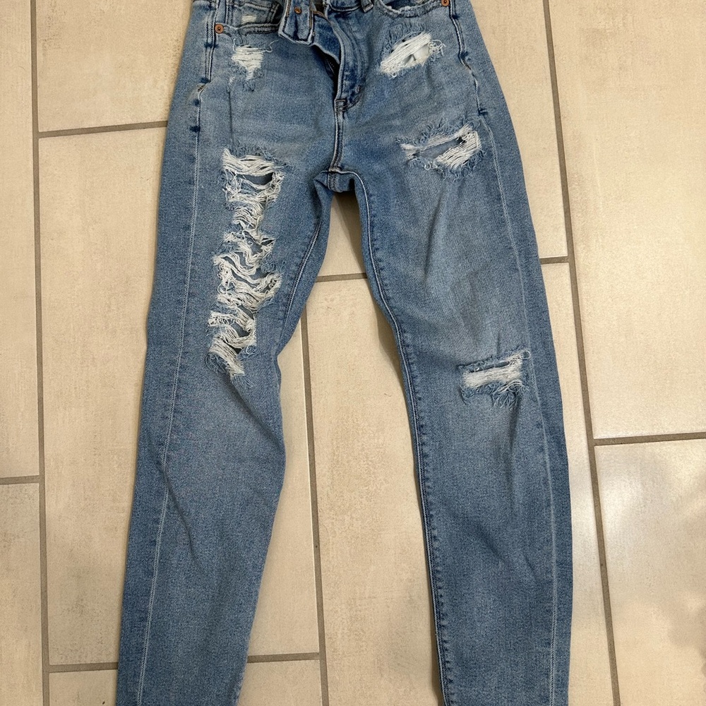 American eagle Distressed Blue Jeans